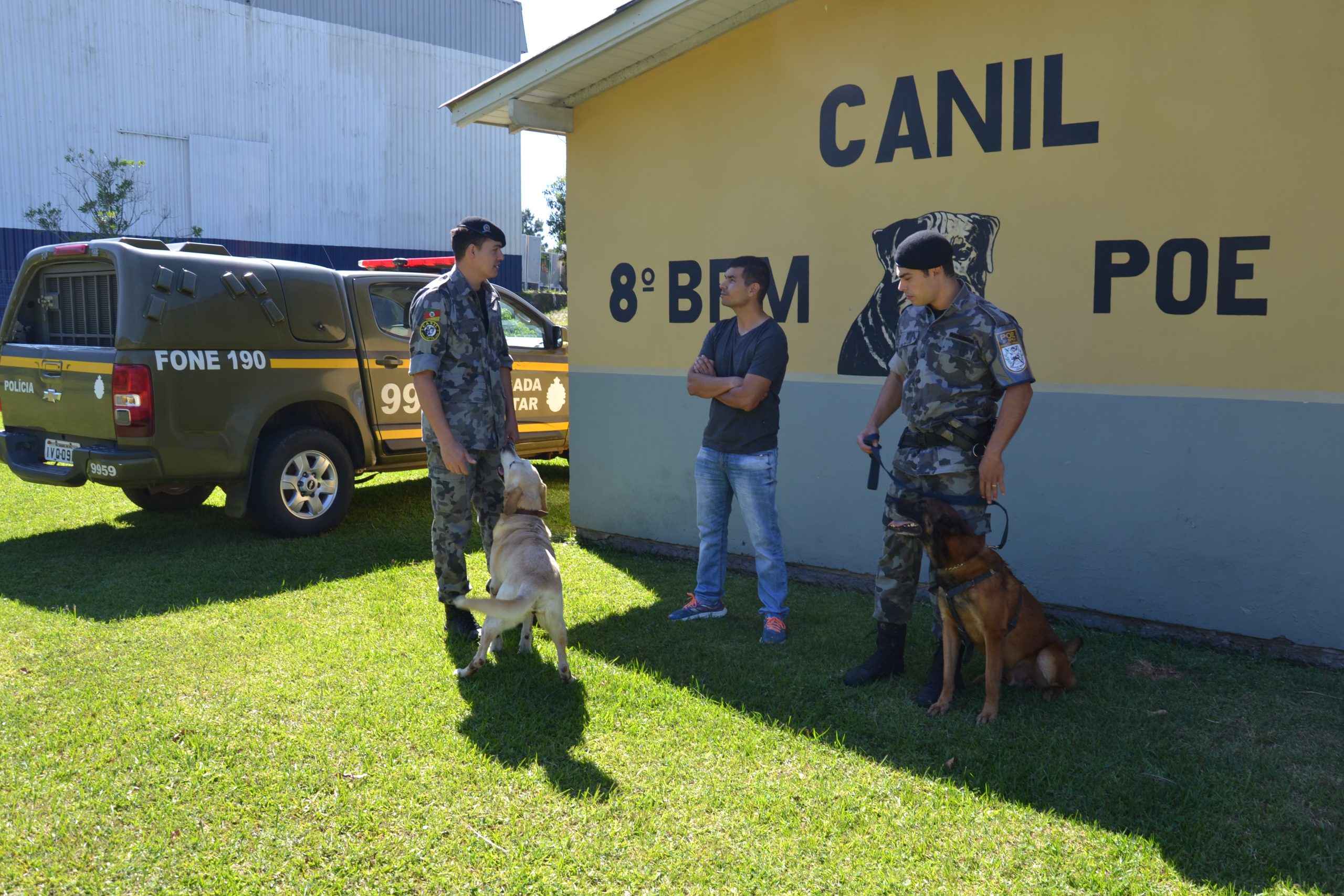 Marcelo Gaúcho visita o canil da Brigada Militar em Osório