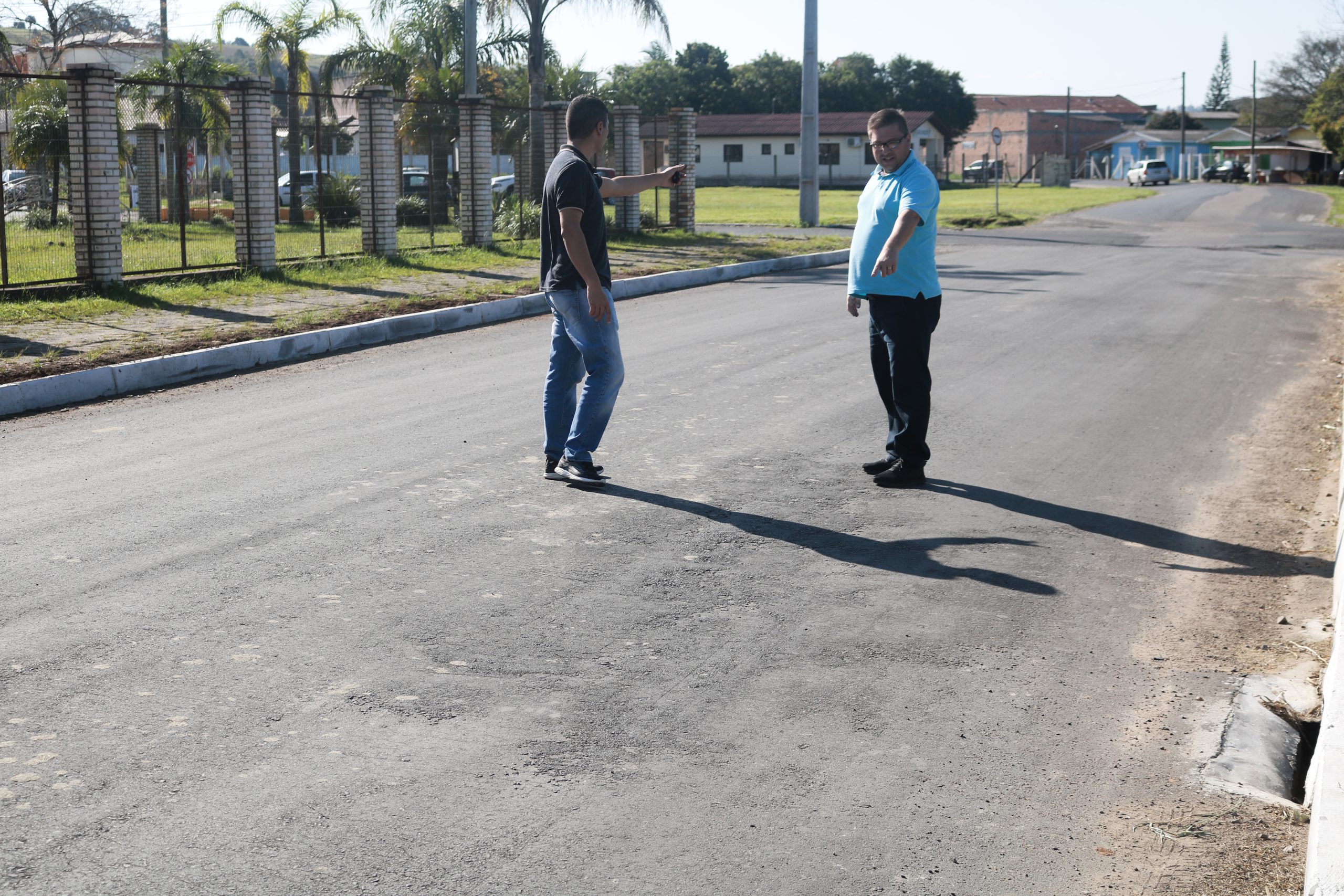 Vereadores fiscalizam obras de asfalto em ruas da cidade