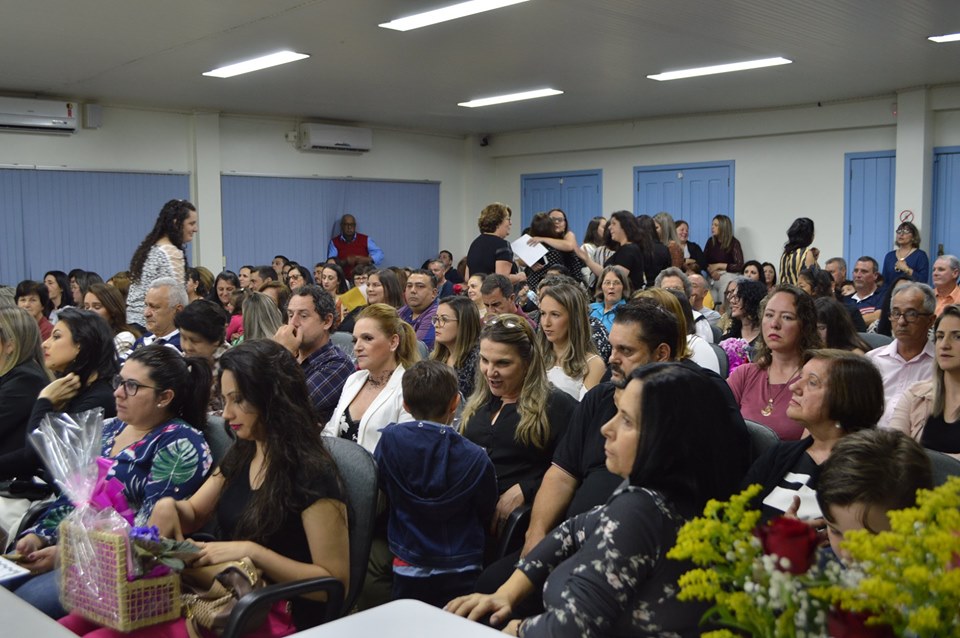 Prêmio Professor Destaque 2019 lota a câmara de vereadores