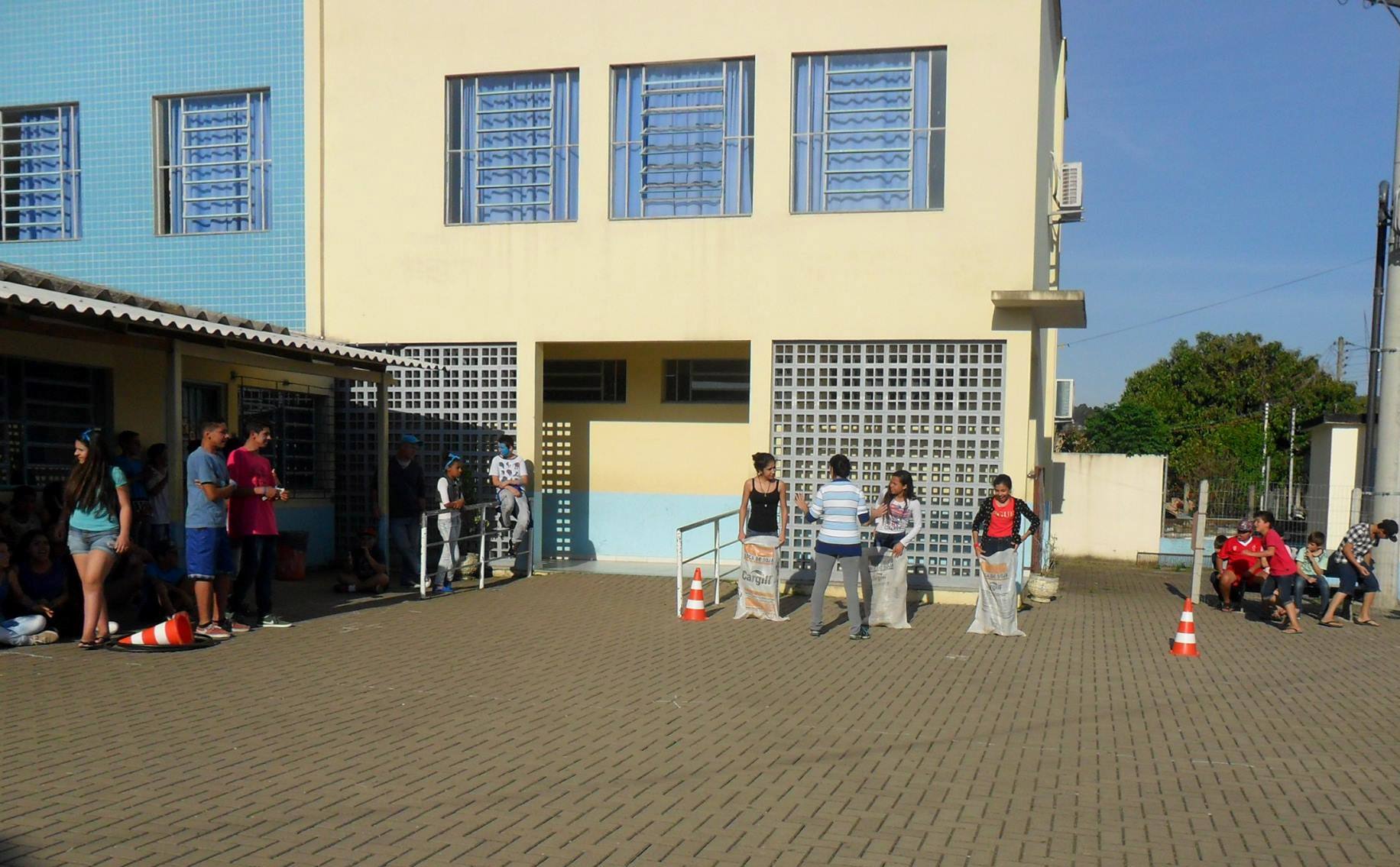 Marcelo visita prédio interditado na Escola Nossa Senhora de Fátima e cobra PPCI da prefeitura