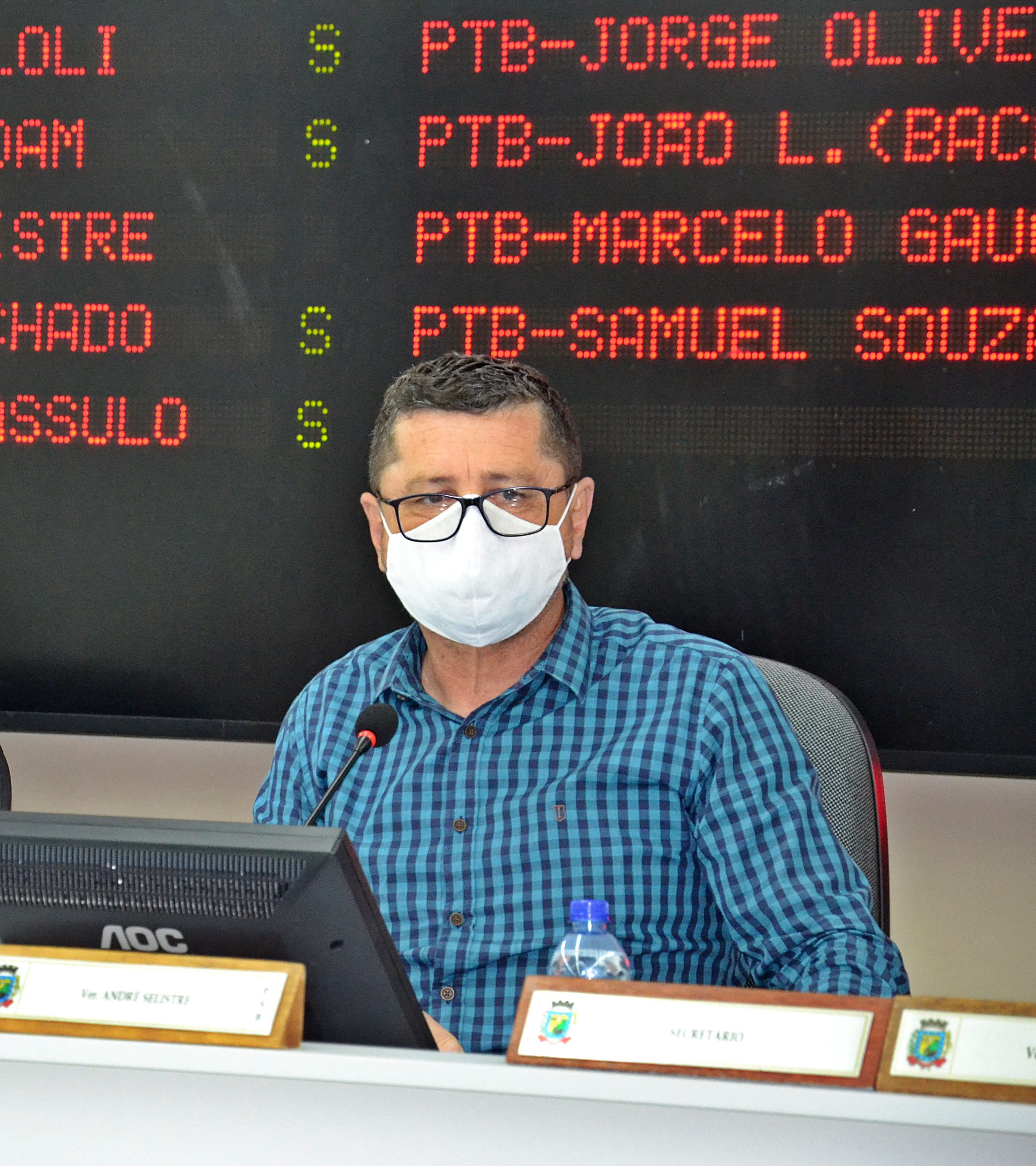 André propõe revisão de todas as placas de sinalização de ruas no município