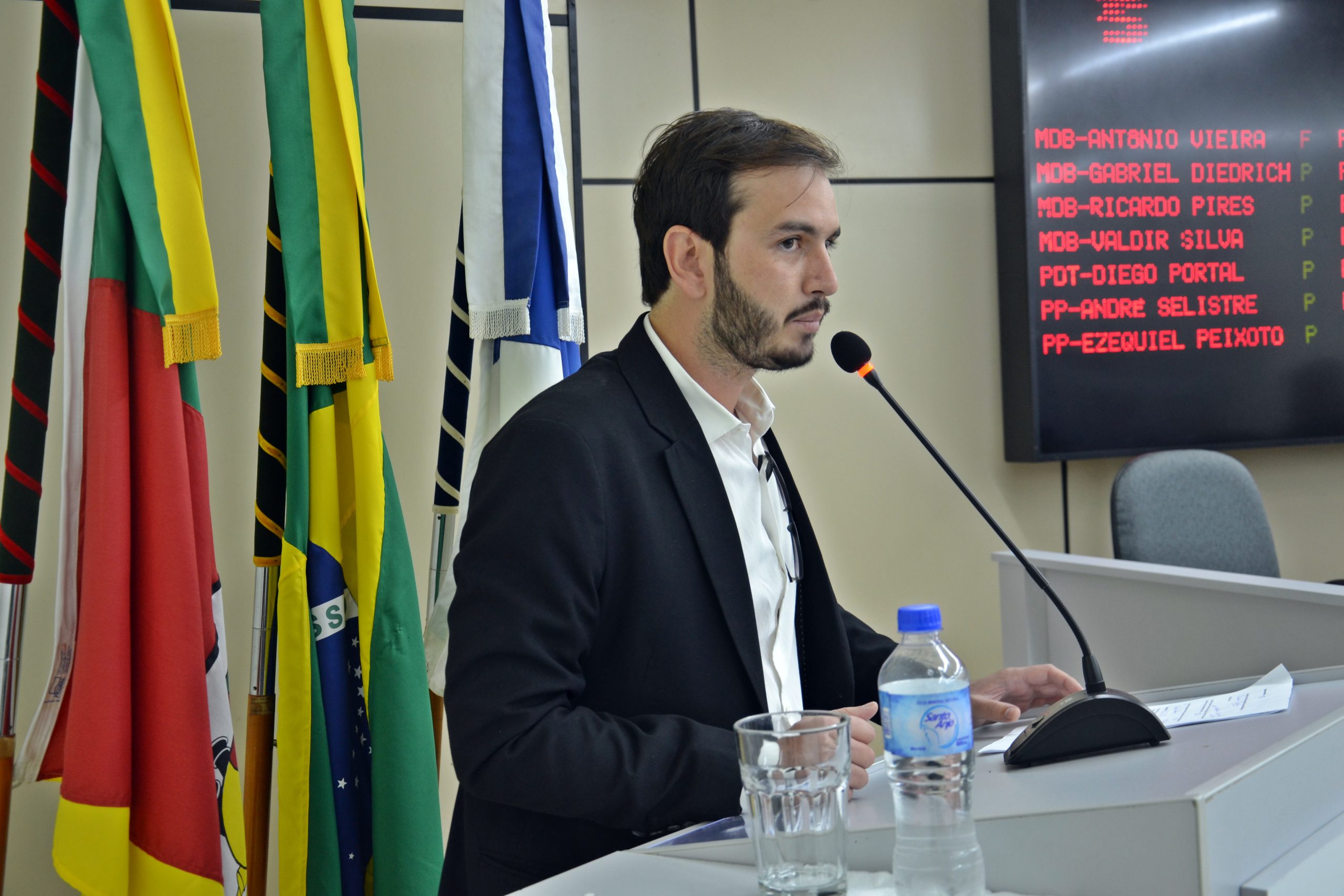 Ricardo Pires cobra providências contra a baixa qualidade dos serviços de internet