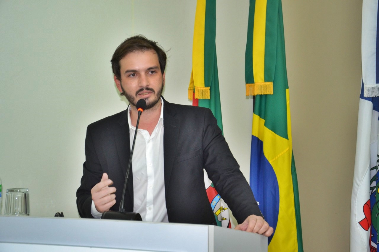 Ricardo propõe PL para regulamentar mães crecheiras em Santo Antônio
