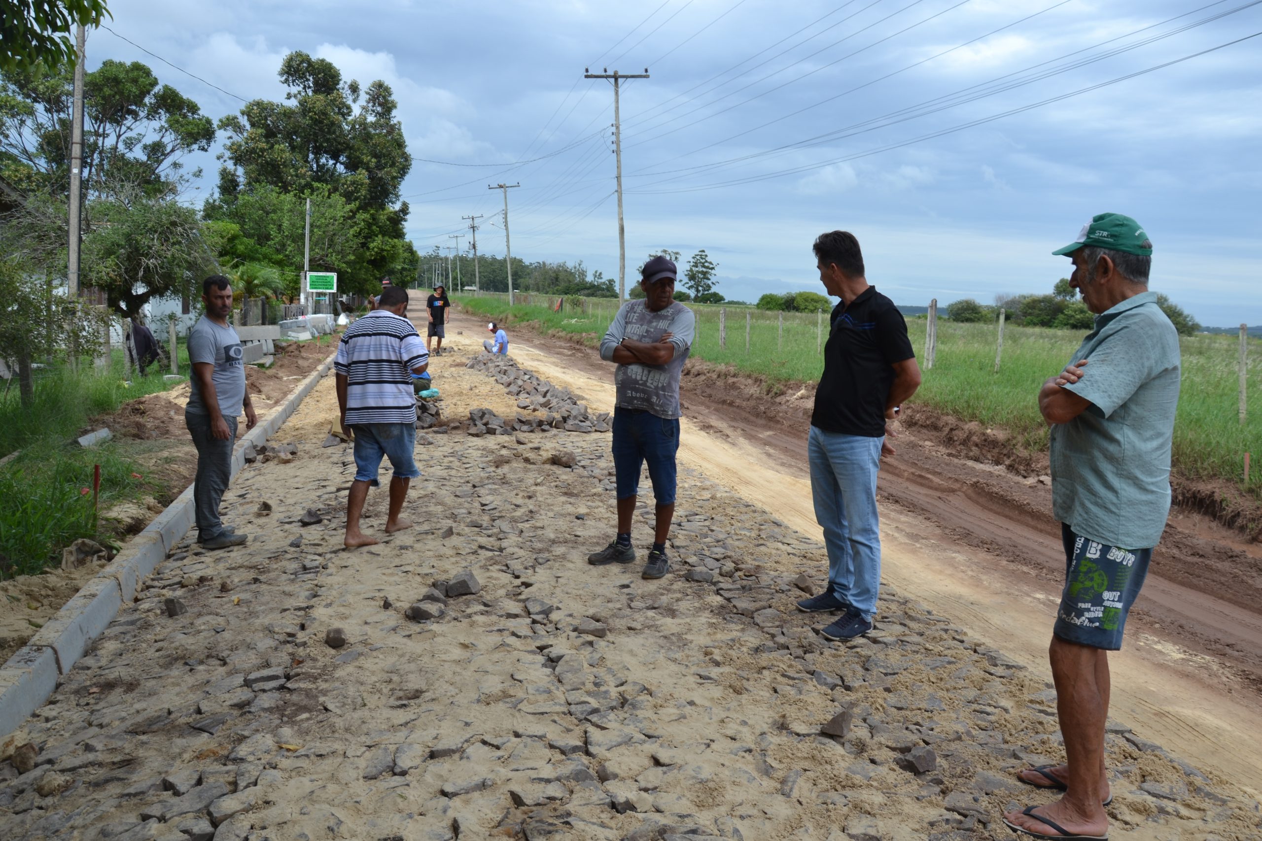 Valtair visita obra de pavimentação na Lagoa dos Barros