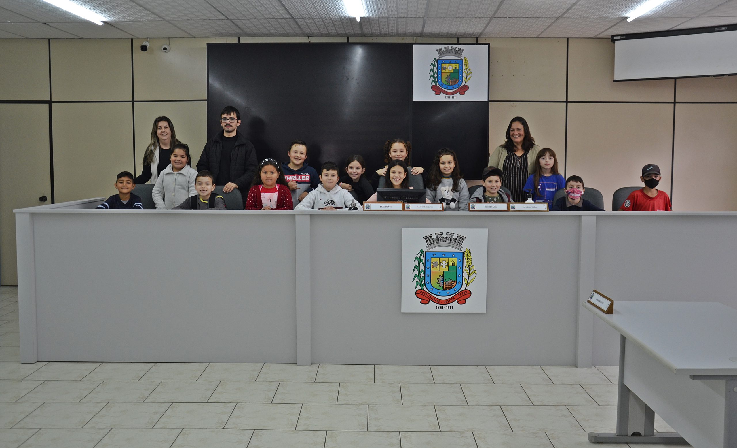 Escola Visconde do Rio Branco visita Câmara para ensinar sobre organização das cidades