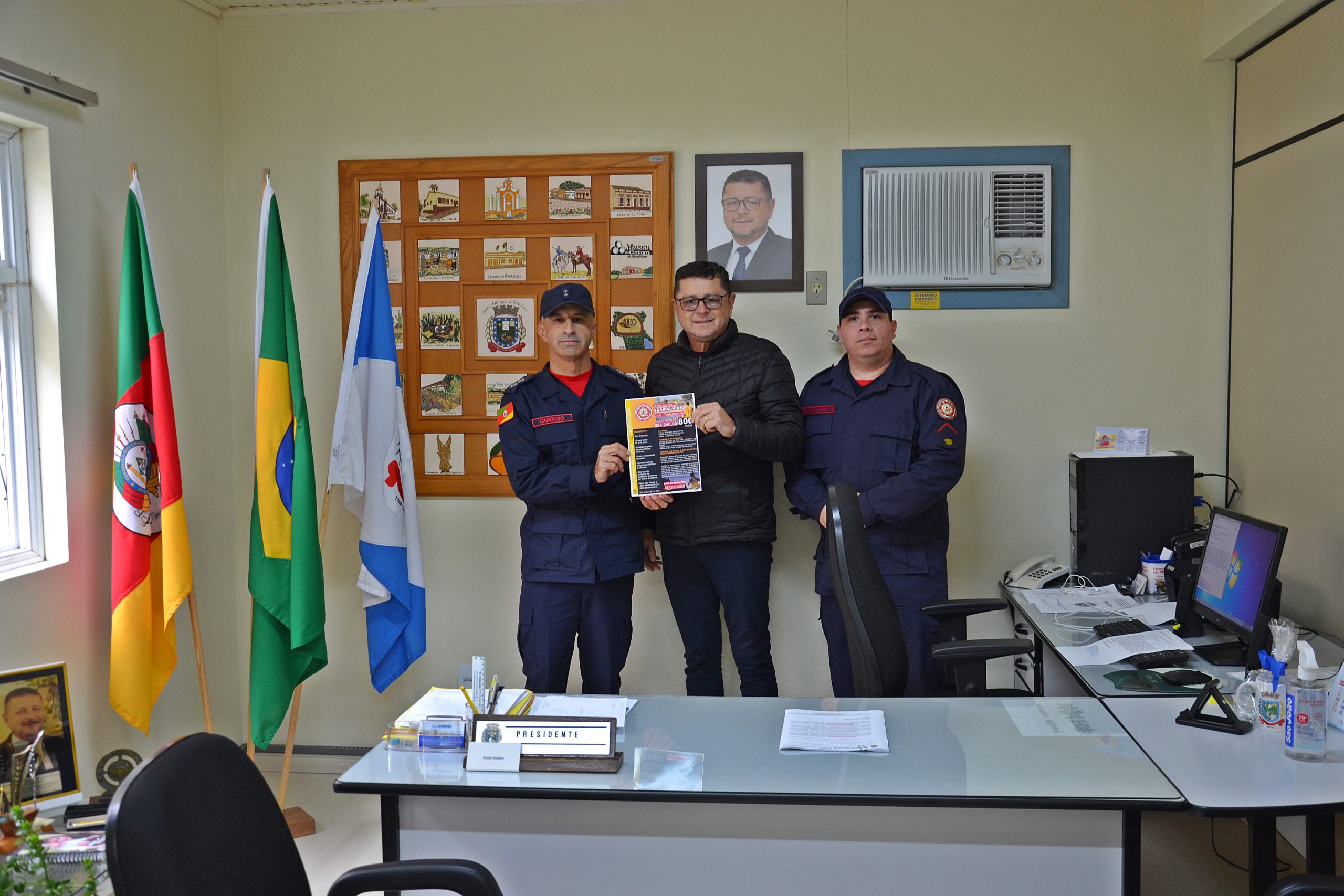 Comandante do Corpo de Bombeiros de Santo Antônio visita presidente da Câmara de Vereadores